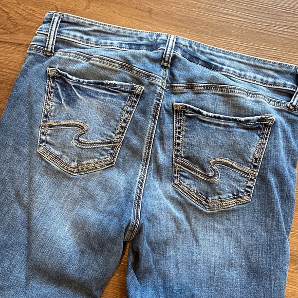 Silver jean Elyse capri. - Picture 3 of 5